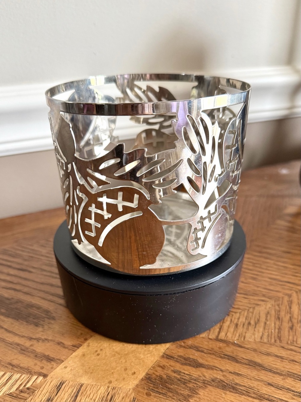 Bath & Body Works Slatkin Co. Silver Metal Acorn Leaves Three Wick Candle Holder
